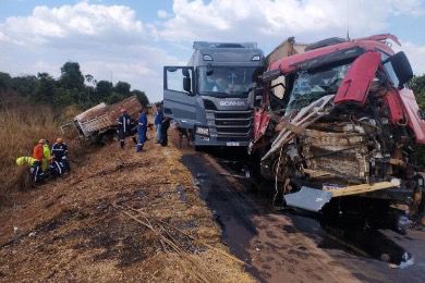 Acidente com quatro caminhões deixa um ferido  em Primavera do Leste