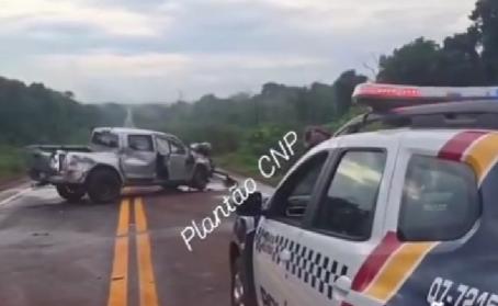 acidente-entre-caminhao-e-caminhonete-bloqueia-rodovia-entre-brasnorte-e-campo-novo-do-parecis