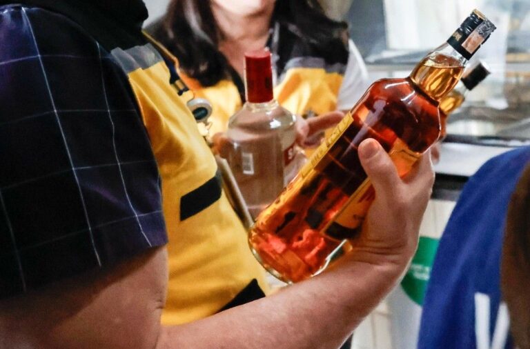conheca-sinais-e-sintomas-de-alerta-para-intoxicacao-por-metanol-e-como-tratar-68dc2a2d44e33-Gabriel-Miller