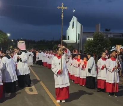 procissao-luminosa-reune-fieis-em-noite-de-fe-e-devocao-a-nossa-senhora-aparecida-em-campo-novo-do-parecis