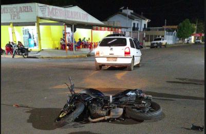 carro-invade-preferencial-e-causa-acidente-em-guajuvira