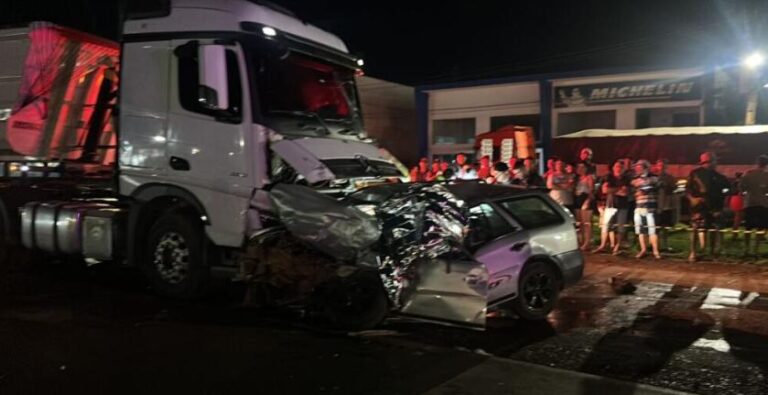 duas-pessoas-morrem-em-grave-acidente-entre-carro-e-carreta-na-br-163-em-lucas-do-rio-verde