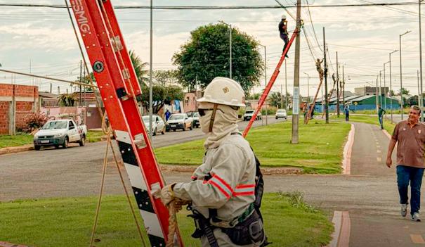 governo-municipal-realiza-dia-d-de-ordenamento-da-rede-aerea