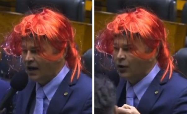 jose-medeiros-usa-peruca-vermelha-no-plenario-e-ironiza-professora-apos-declaracoes-sobre-faccoes