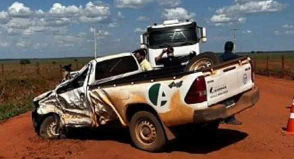 poeira-intensa-provoca-colisao-entre-hilux-e-carreta-e-deixa-um-motorista-sem-vida-na-mt-109