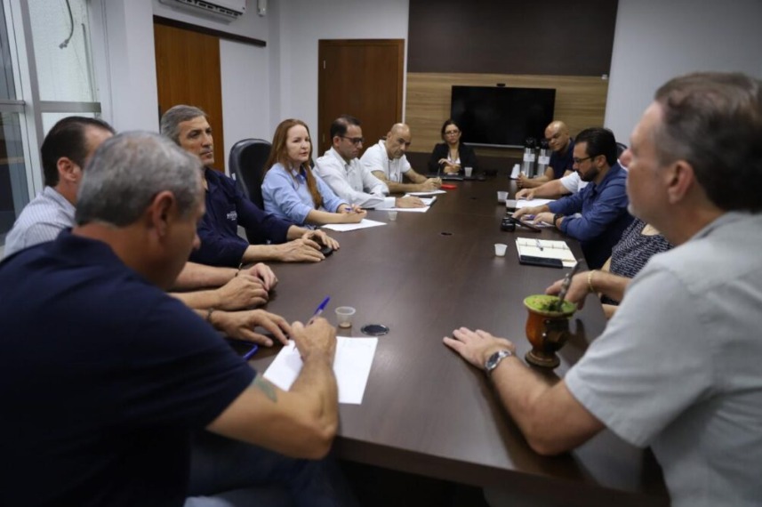 reuniao-define-prazo-e-regras-para-retirada-de-ambulantes-do-canteiro-central-da-avenida-blumenau
