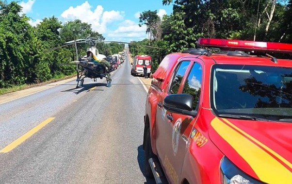 carro-invade-pista-contraria-e-motorista-morre-em-colisao-com-carreta-em-confresa
