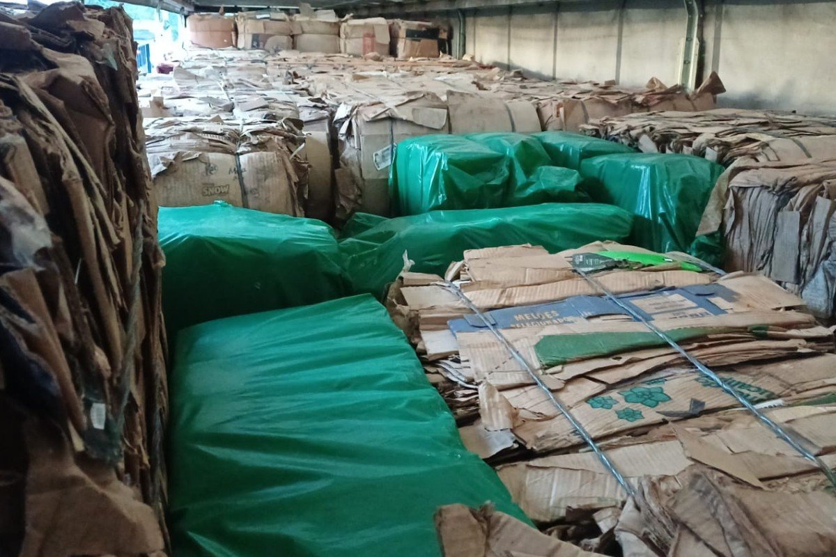 PRF apreende quase 300 kg de “super maconha” escondida em carga de papelão na BR-364