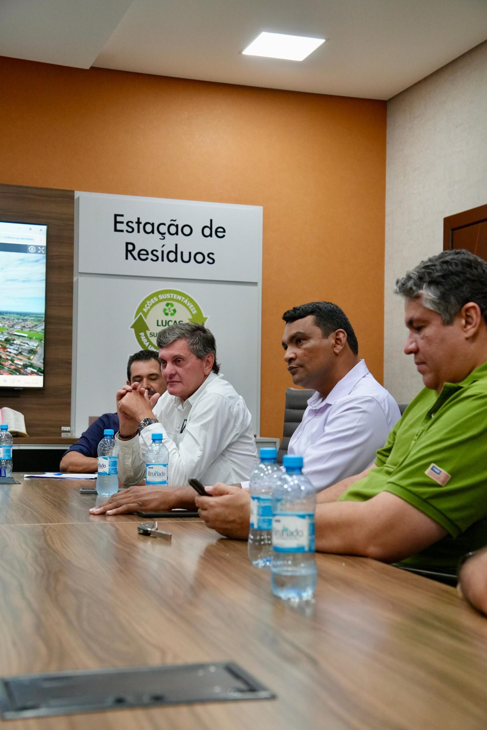 prefeito-edilson-piaia-conhece-projetos-habitacionais-para-investimentos-em-lucas-do-rio-verde