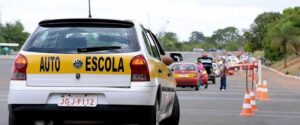 autoescola-rua-carros-cones