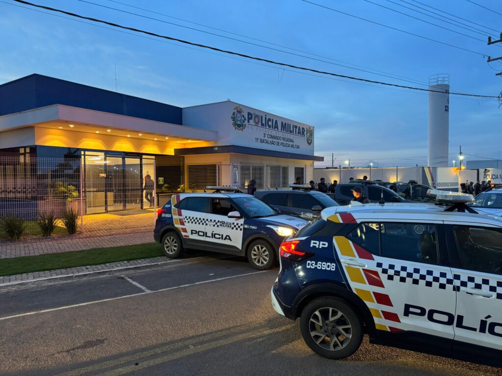 Volência em Sinop: Homem com tornozeleira “surta” por causa de lanche e espnca mulher na frente da filha